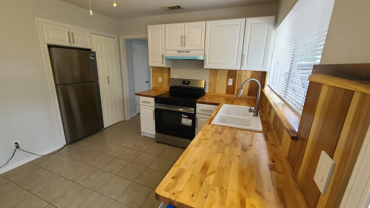 203 Santurce Ave #B - Photo 2 of 20