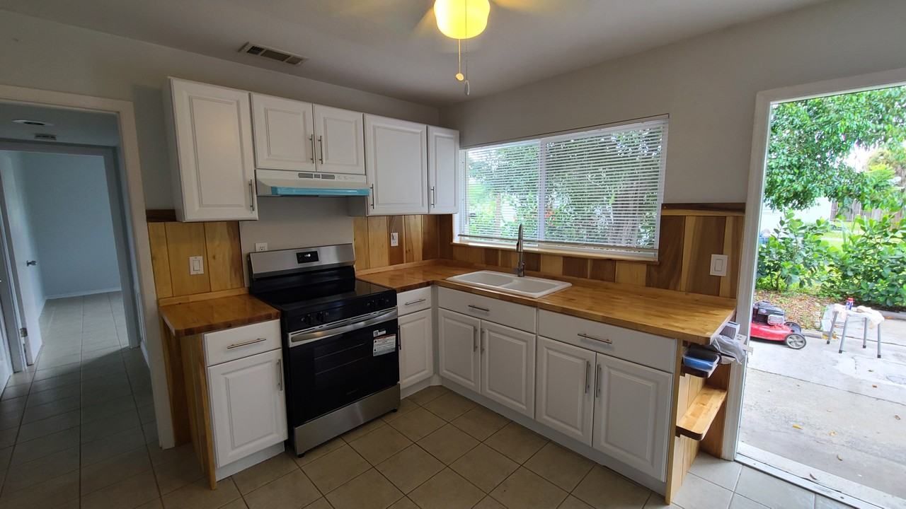 203 Santurce Ave #B - Photo 3 of 20
