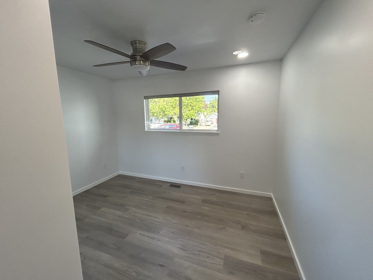 1550 Nw Van Buren Ave #NA - Photo 6 of 12