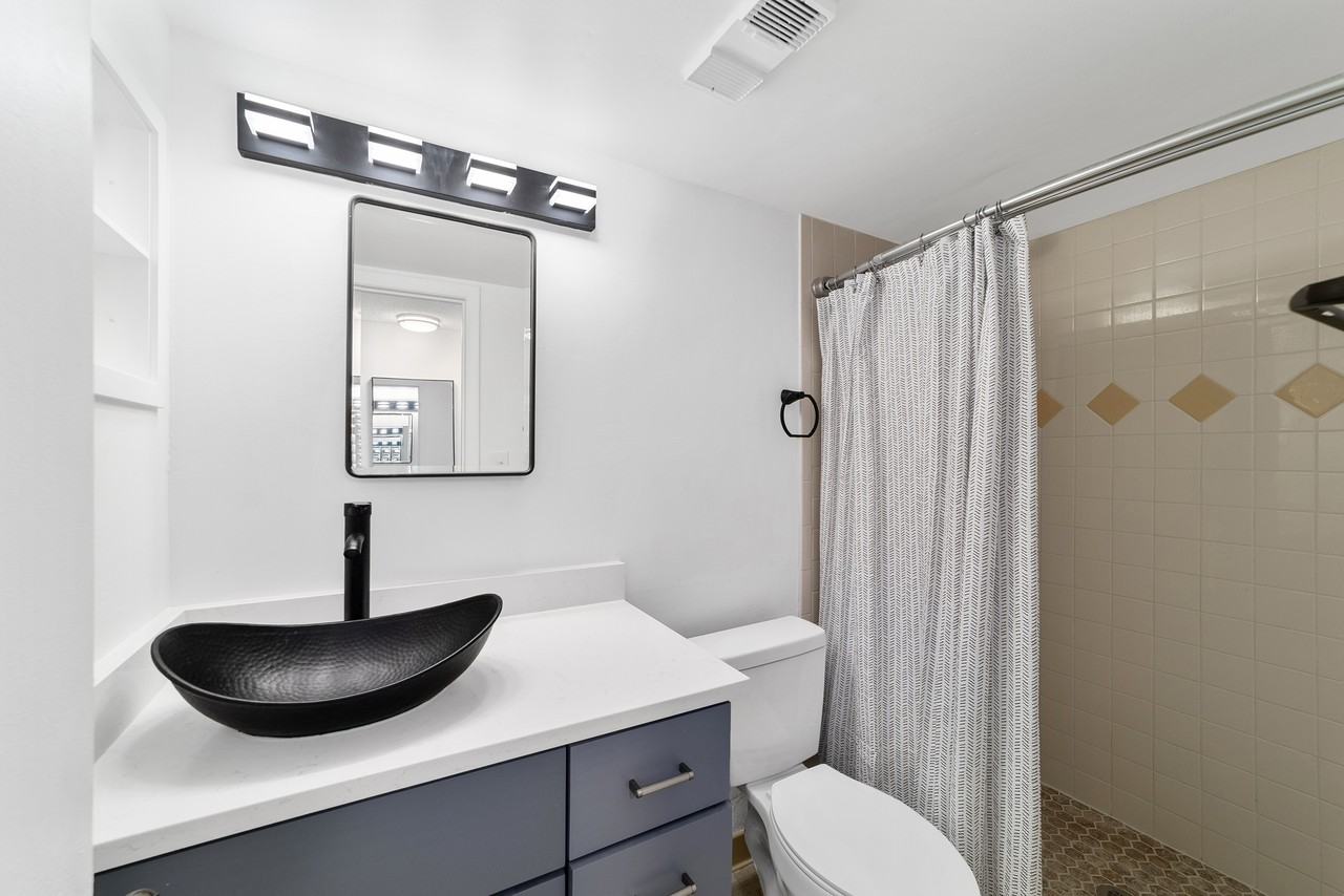 1112 W Main St #J6 - Photo 2 of 13