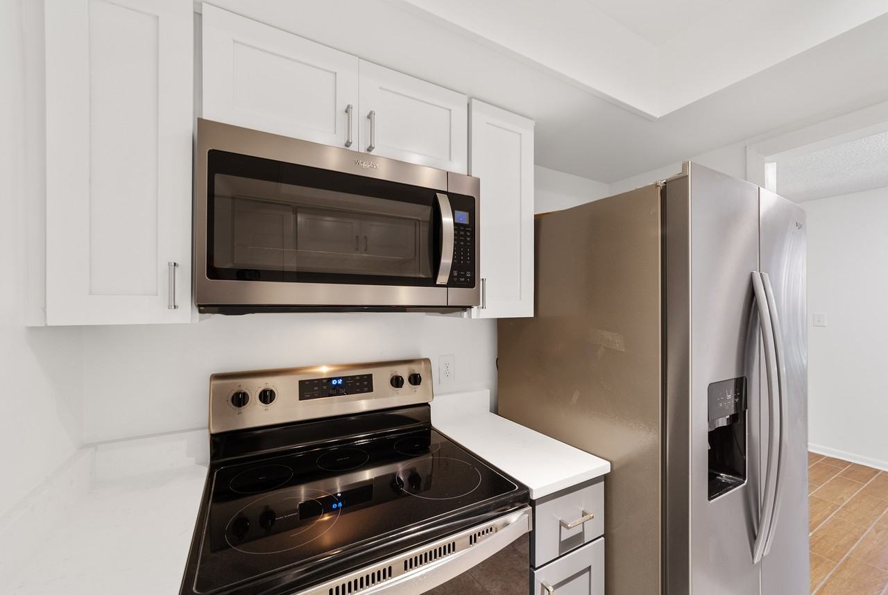 1112 W Main St #J6 - Photo 4 of 13