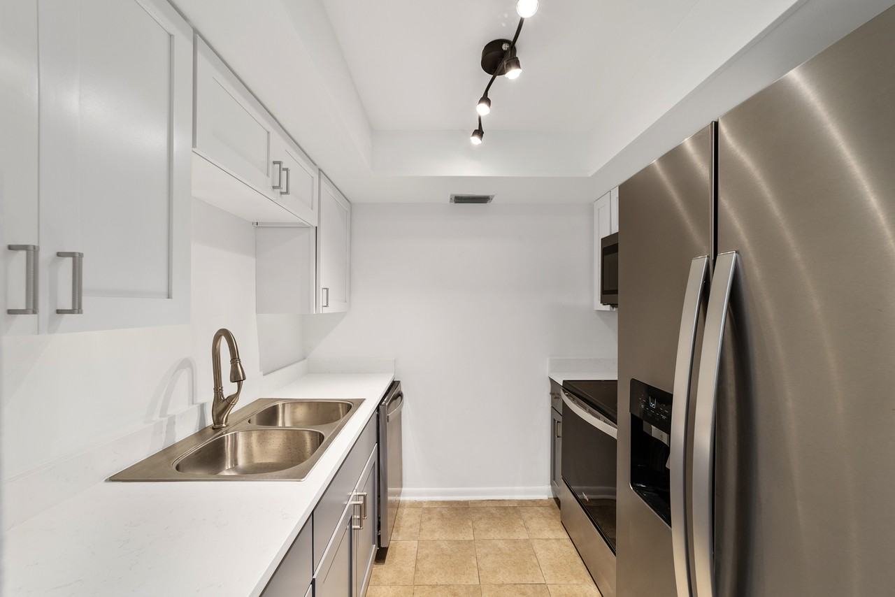 1112 W Main St #J6 - Photo 5 of 13