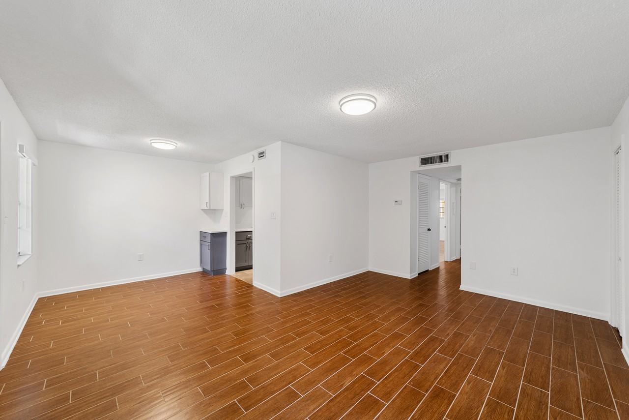 1112 W Main St #J6 - Photo 7 of 13