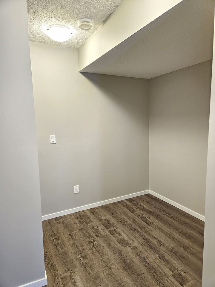 20523 22 Ave Nw - Photo 6 of 42