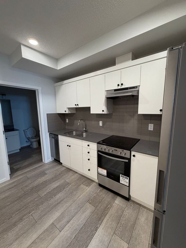 1435 205 St Nw - Photo 3 of 13