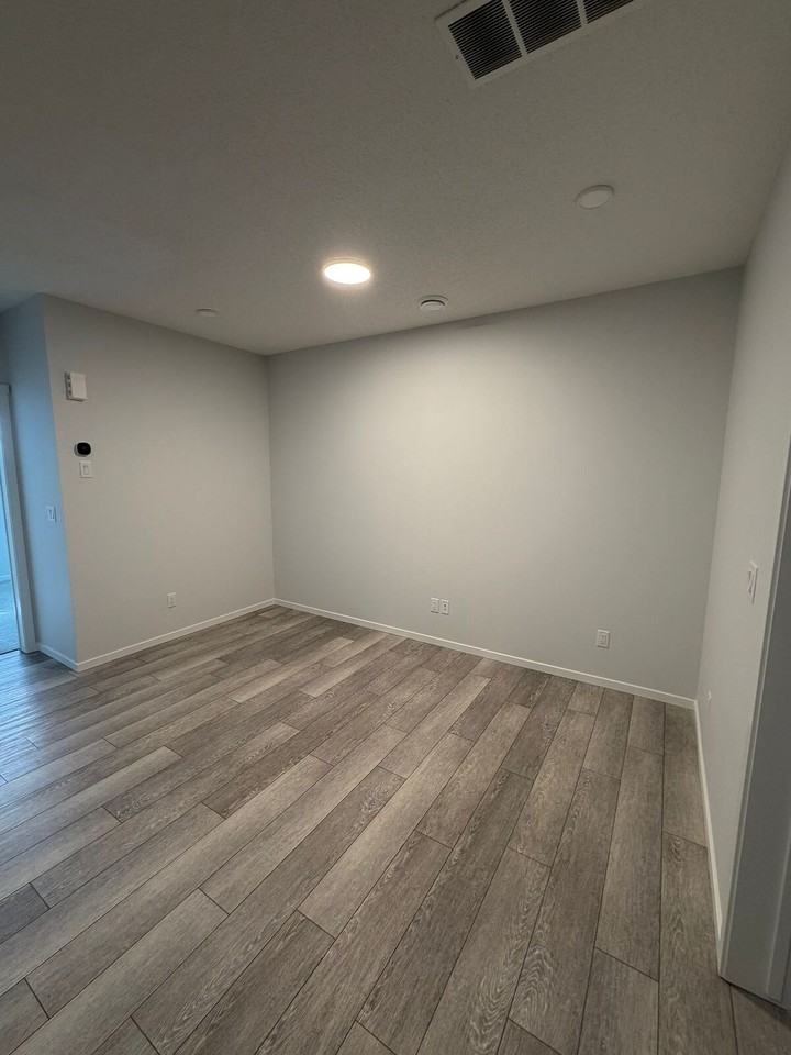 1435 205 St Nw - Photo 4 of 13