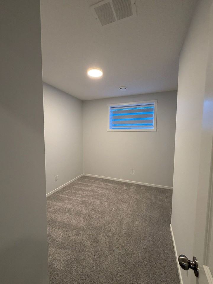 1435 205 St Nw - Photo 5 of 13