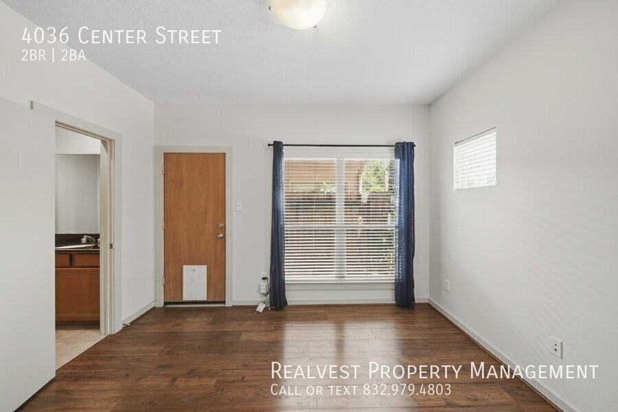 4036 Center St - Photo 6 of 25