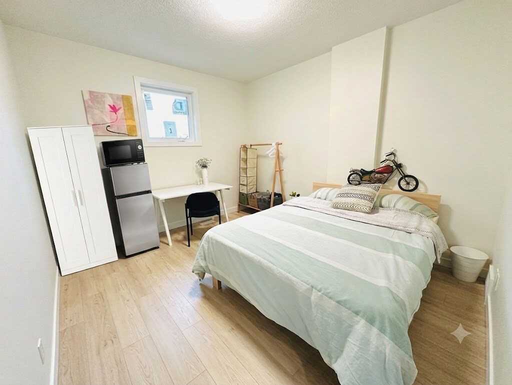 10751 86 Ave Nw - Photo 2 of 12