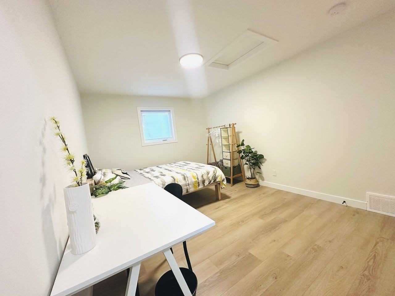 10751 86 Ave Nw - Photo 5 of 12