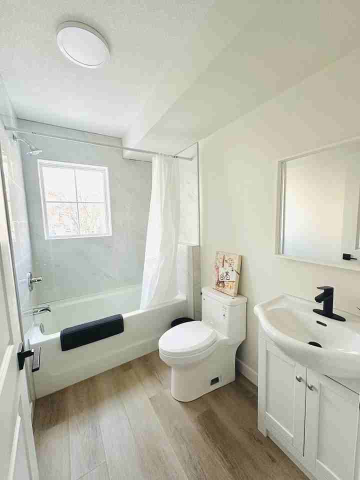 10751 86 Ave Nw - Photo 6 of 12