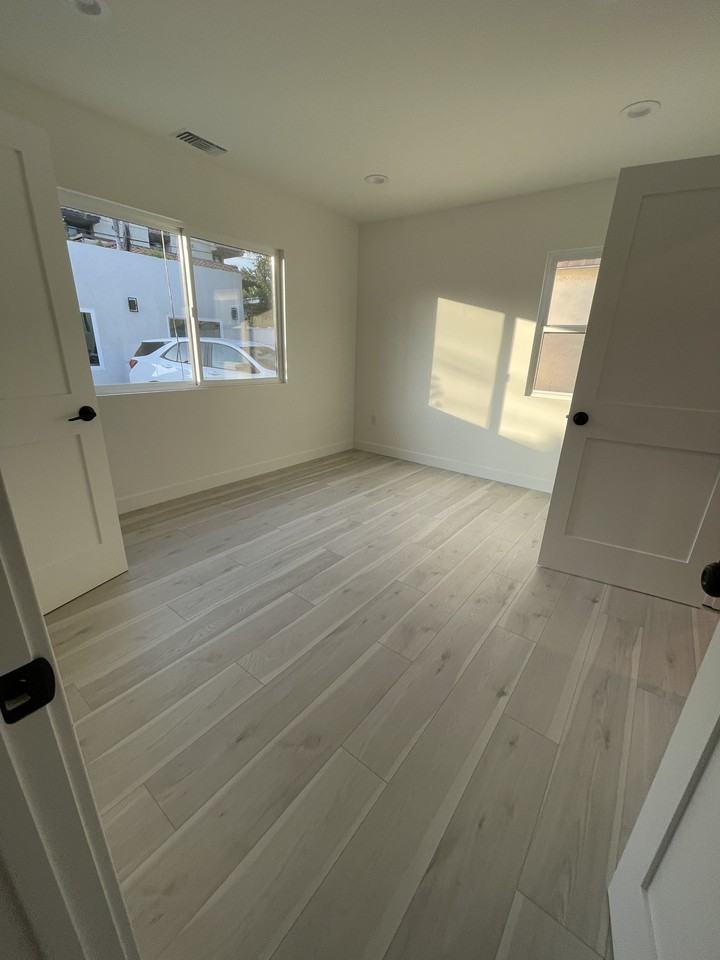 1049 Davis Ave #NA - Photo 4 of 13