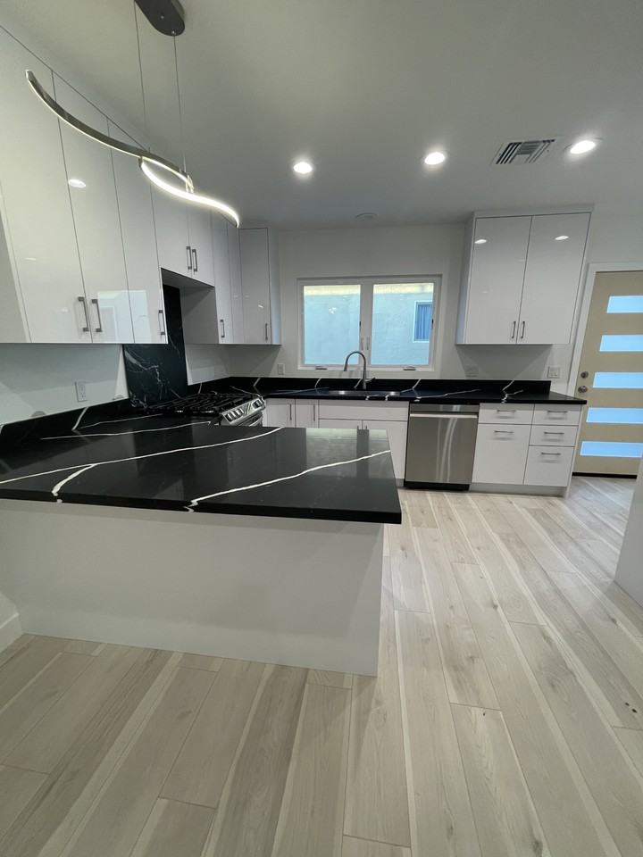 1049 Davis Ave #NA - Photo 6 of 13