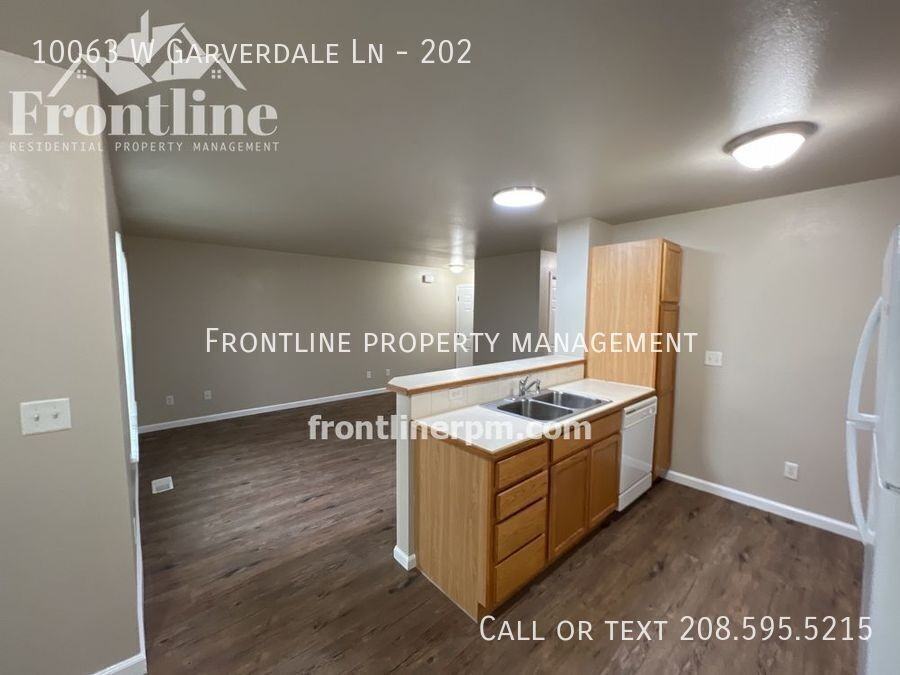 10063 W Garverdale Ln #202 - Photo 5 of 13