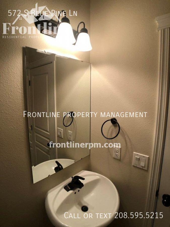 572 S Blue Pine Ln - Photo 3 of 15
