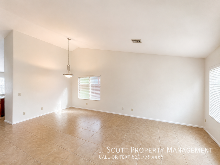 18232 N 45th St - Photo 3 of 17