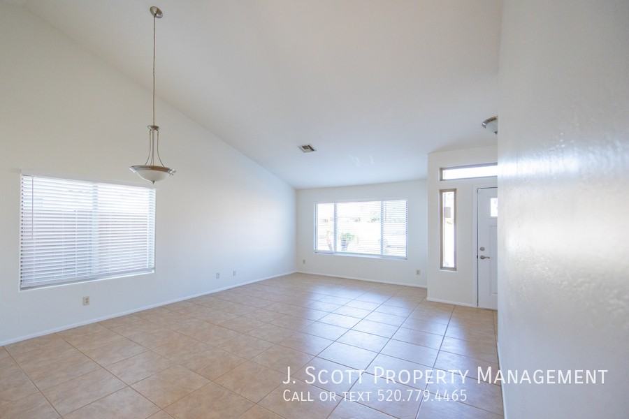 18232 N 45th St - Photo 4 of 17