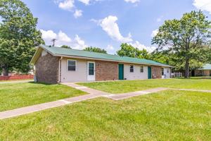 featured image of 301 E Walnut St