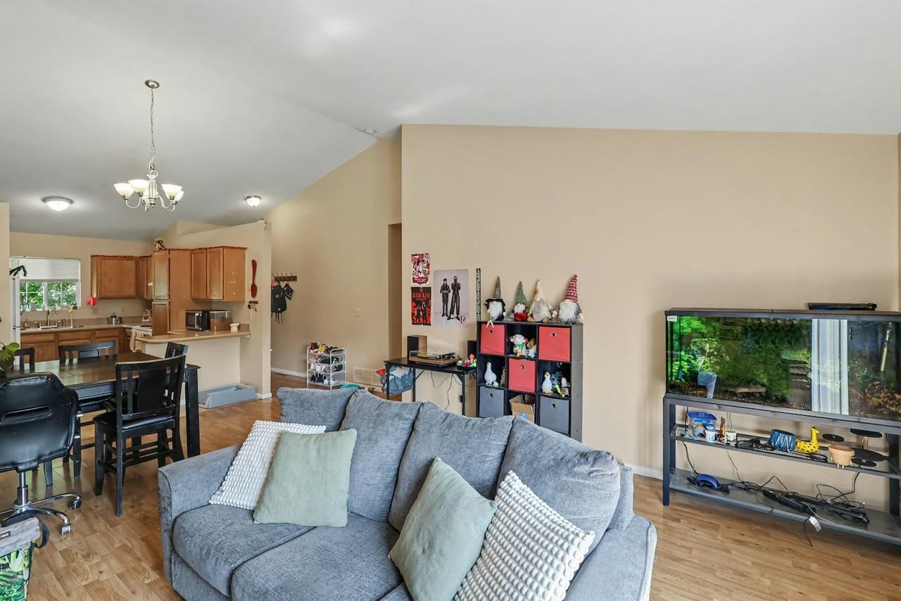 4787 Sunvalley Drive - Photo 4 of 15