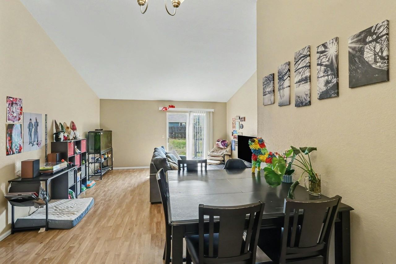4787 Sunvalley Drive - Photo 5 of 15