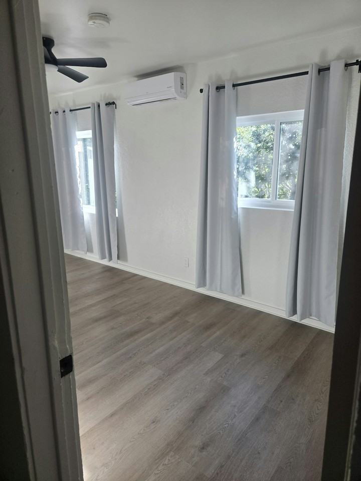 1545 West 30th Street, Unit R3 - Photo 3 of 10