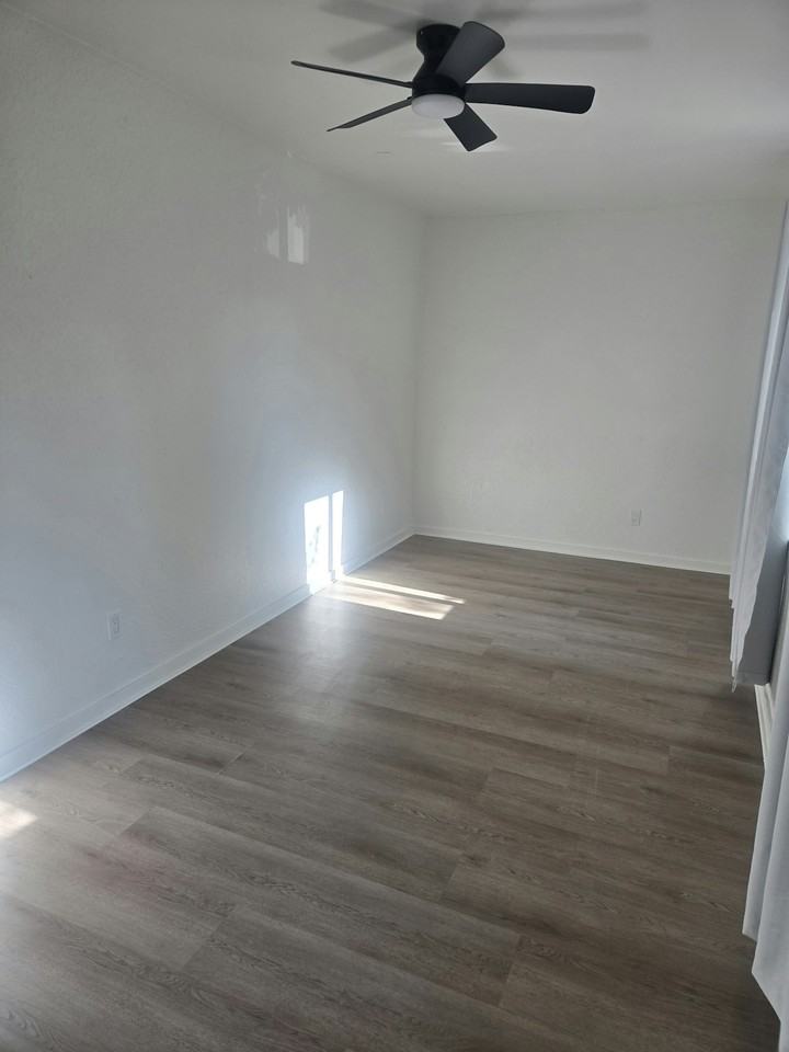 1545 West 30th Street, Unit R3 - Photo 5 of 10