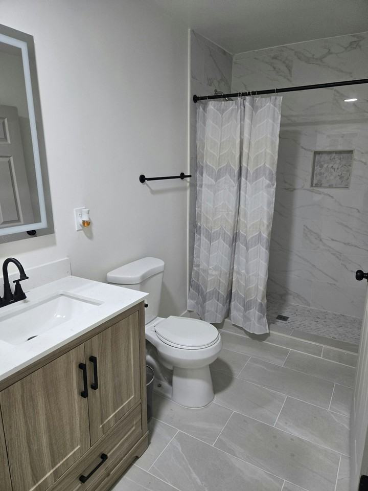 1545 West 30th Street, Unit R3 - Photo 6 of 10