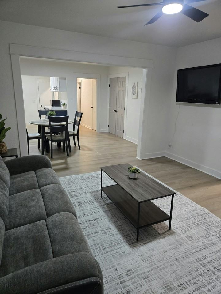 1545 West 30th Street, Unit R3 - Photo 7 of 10