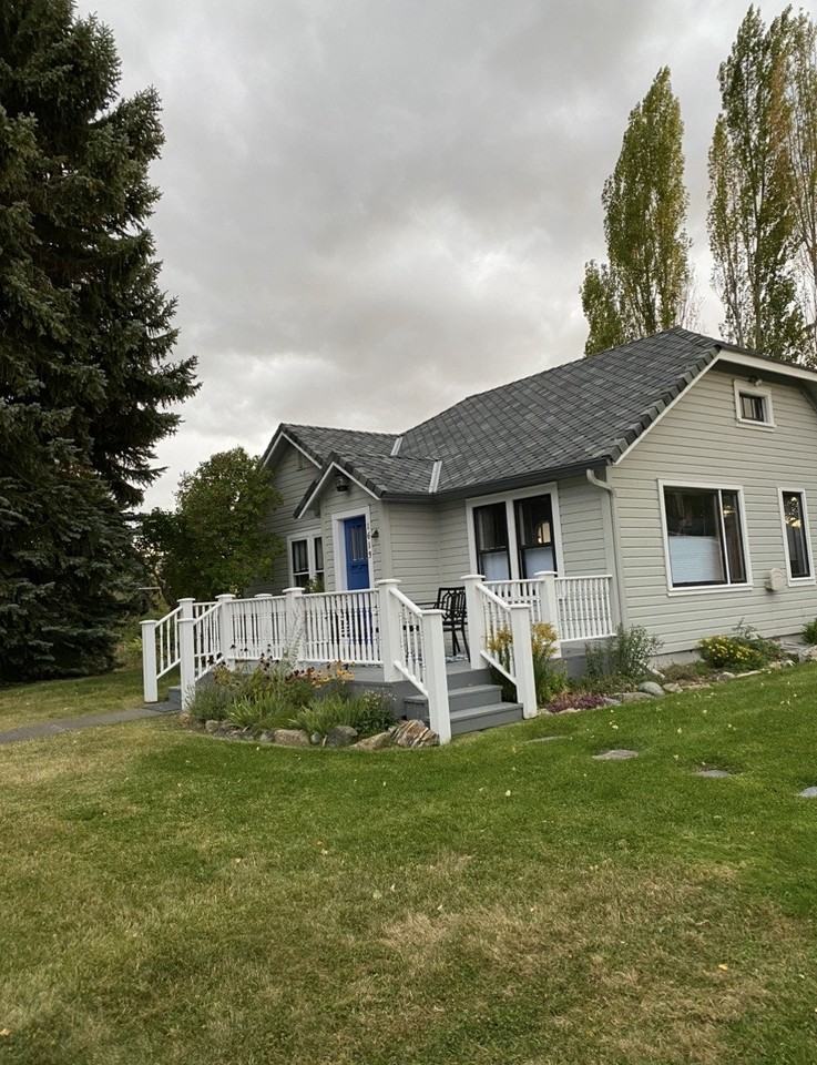 1613 Hillcrest Drive - Photo 4 of 9