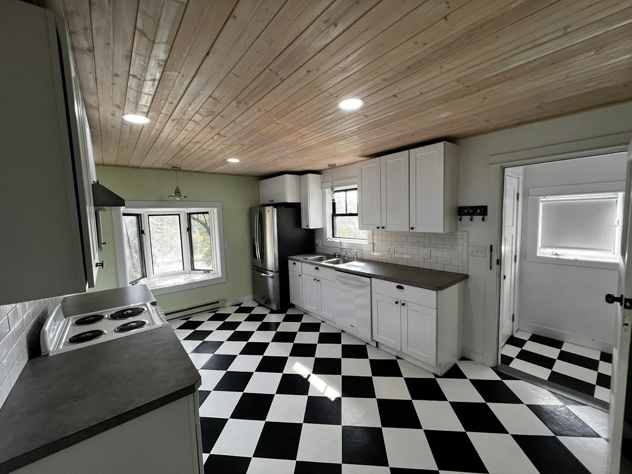 1613 Hillcrest Drive - Photo 7 of 9