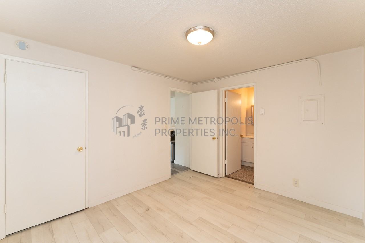 7810 E Green Lake Dr N #C - Photo 7 of 15