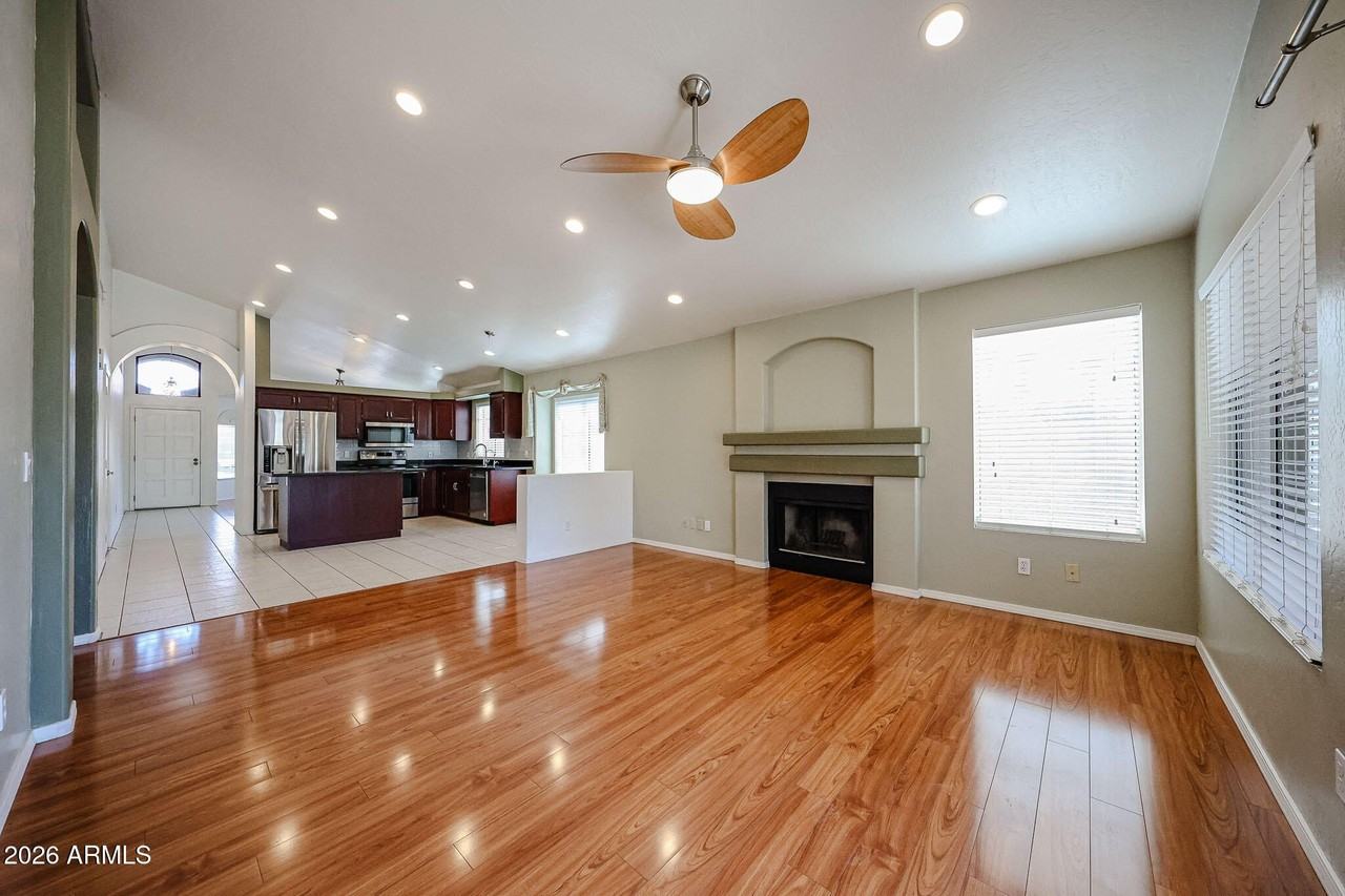 503 W Kelton Ln - Photo 4 of 39