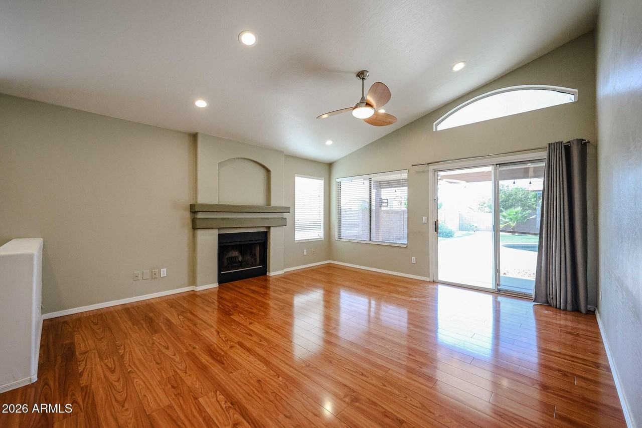 503 W Kelton Ln - Photo 7 of 39