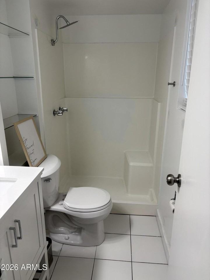 1011 E Ash Dr - Photo 5 of 11