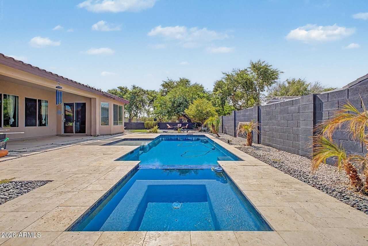 1902 E Desert Ln - Photo 4 of 36