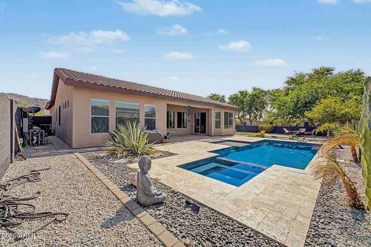 1902 E Desert Ln - Photo 5 of 36