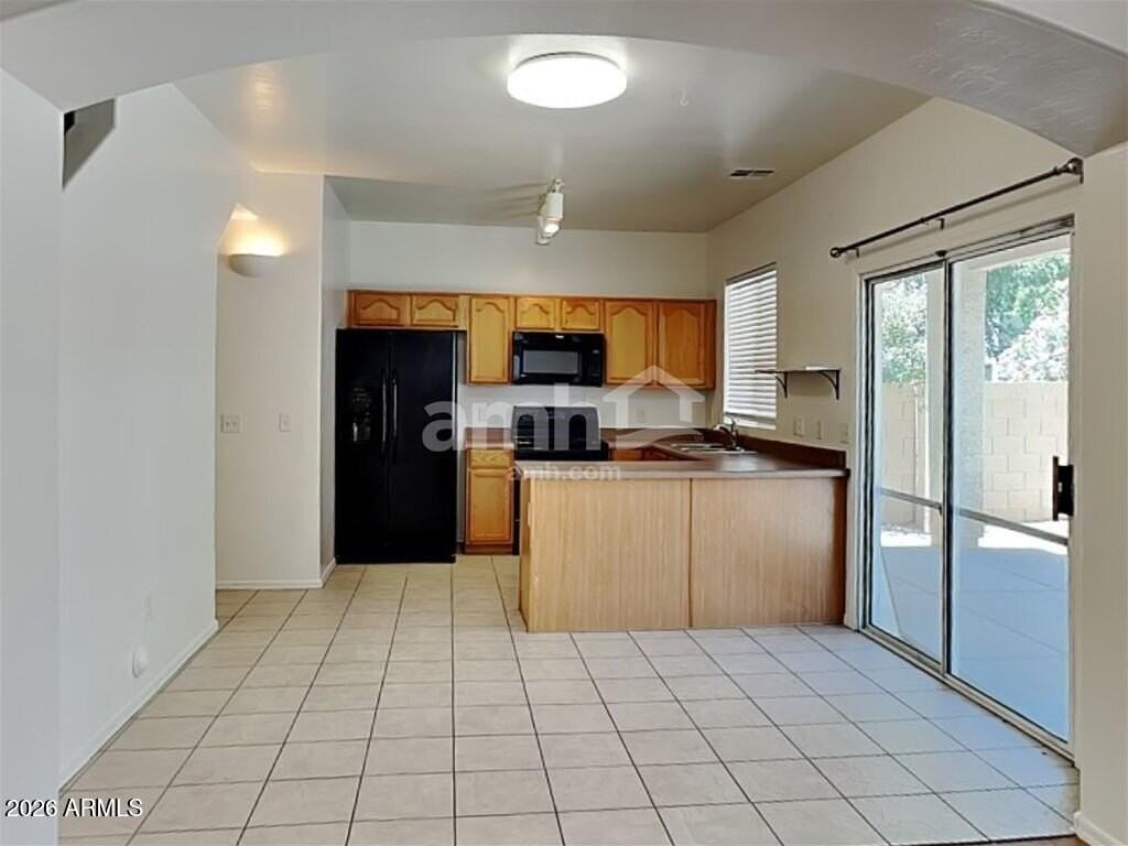 4242 E Baylor Ln - Photo 4 of 12