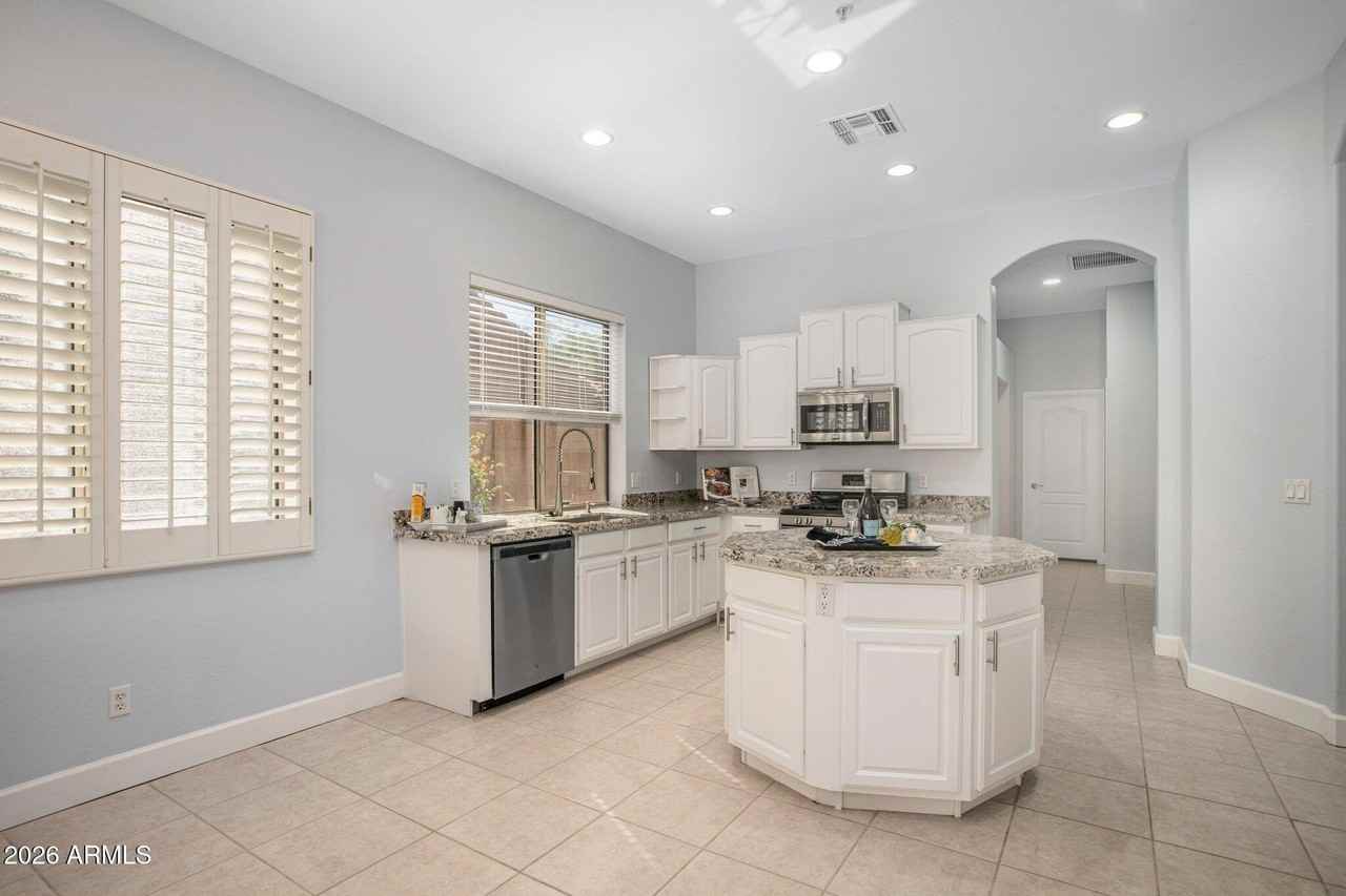 16601 N 104th St - Photo 3 of 28
