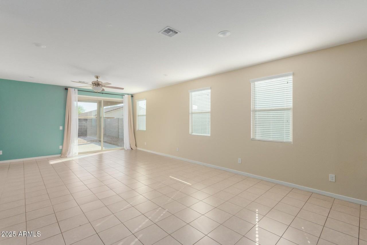 12329 W State Ave - Photo 4 of 27