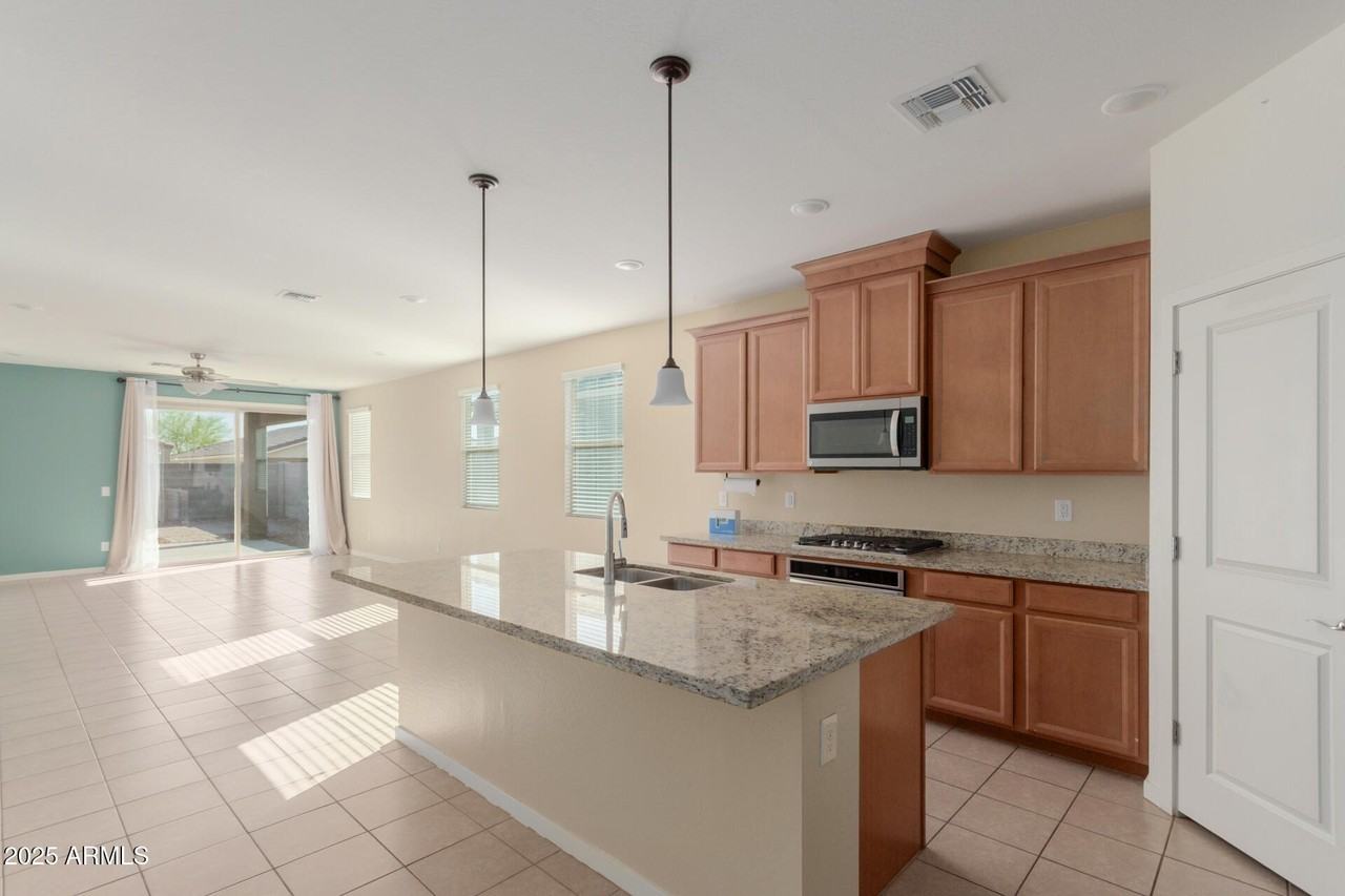 12329 W State Ave - Photo 7 of 27