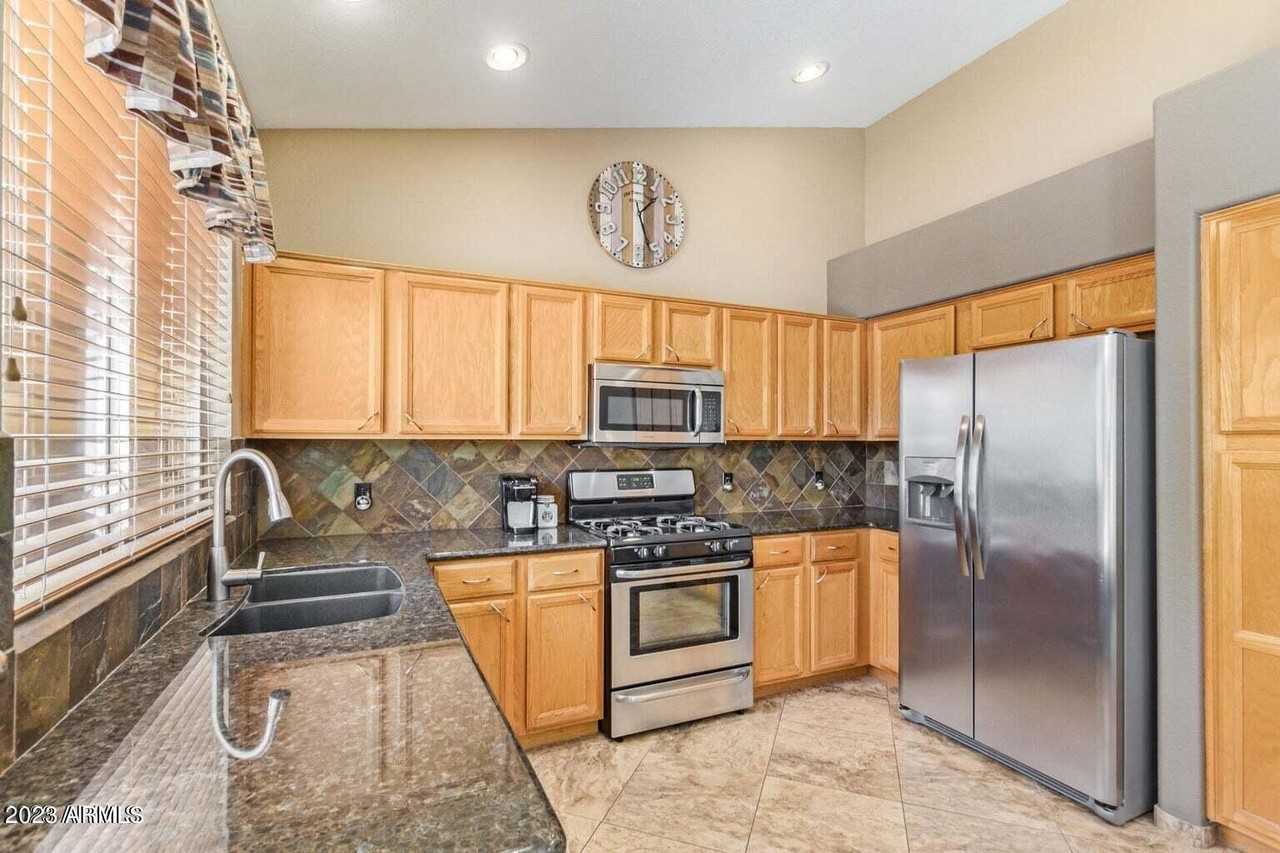 2683 W Ivanhoe St - Photo 2 of 12