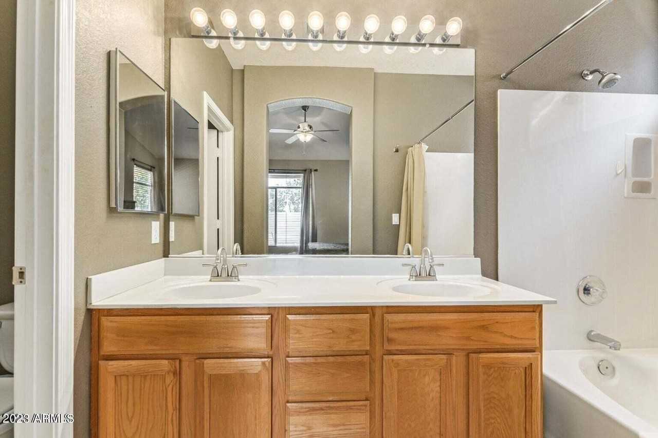2683 W Ivanhoe St - Photo 5 of 12