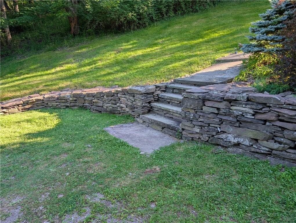 378 Bell Hill Rd - Photo 5 of 20