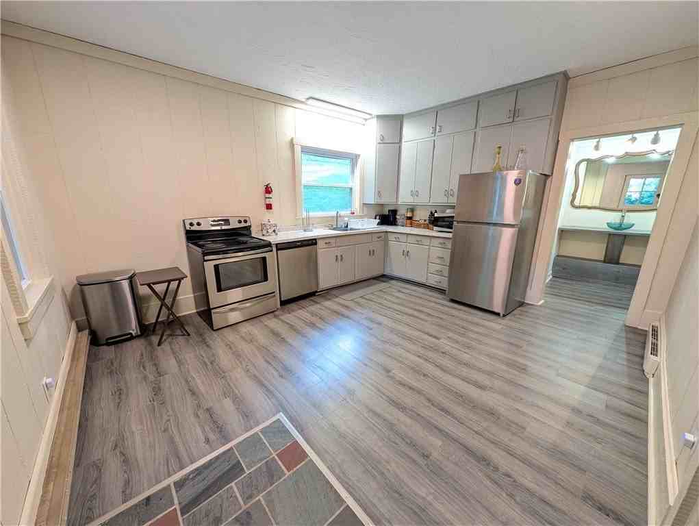 378 Bell Hill Rd - Photo 7 of 20