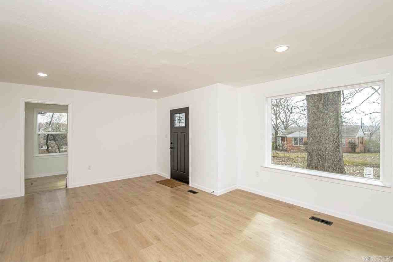 4816 W 30th St - Photo 4 of 18