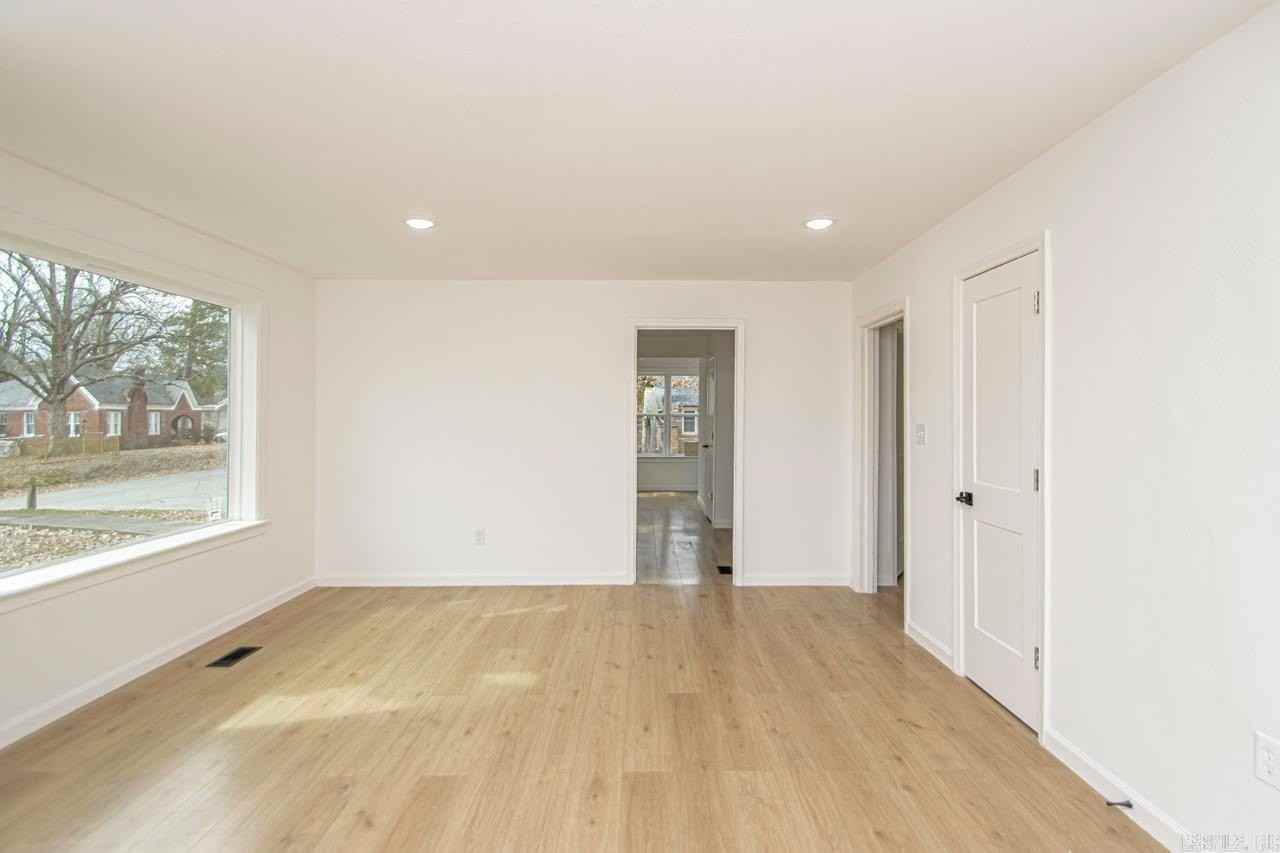 4816 W 30th St - Photo 6 of 18
