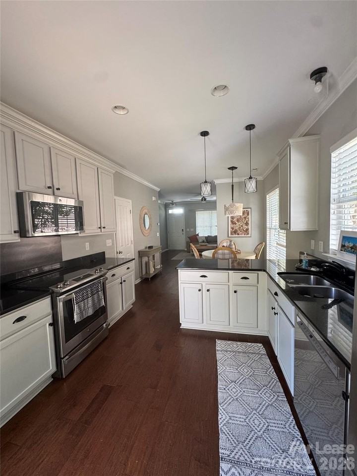 7118 Blakeney Greens Blvd - Photo 3 of 22