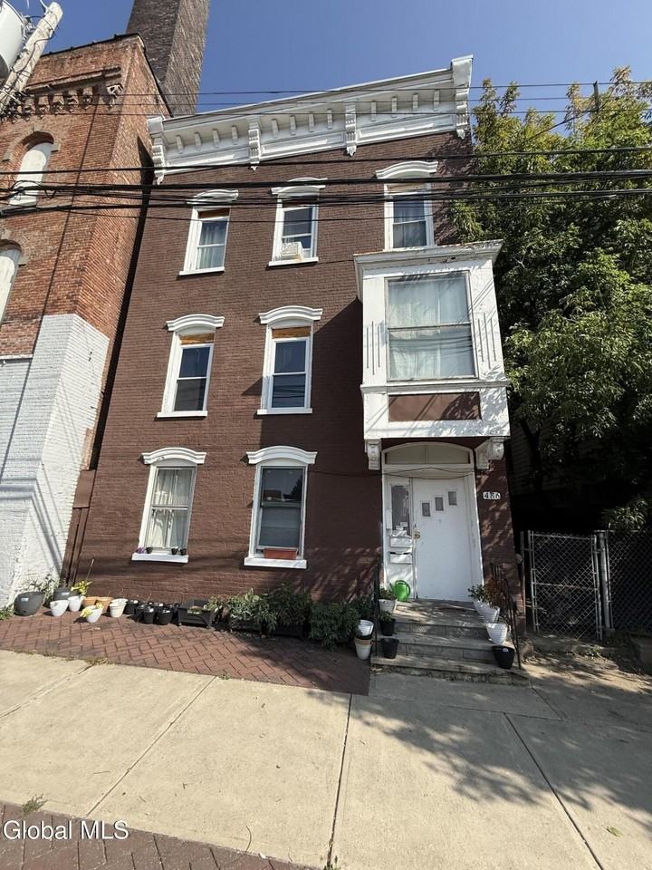 486 4th St - Photo 2 of 26