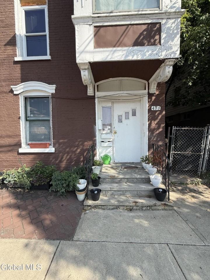 486 4th St - Photo 3 of 26