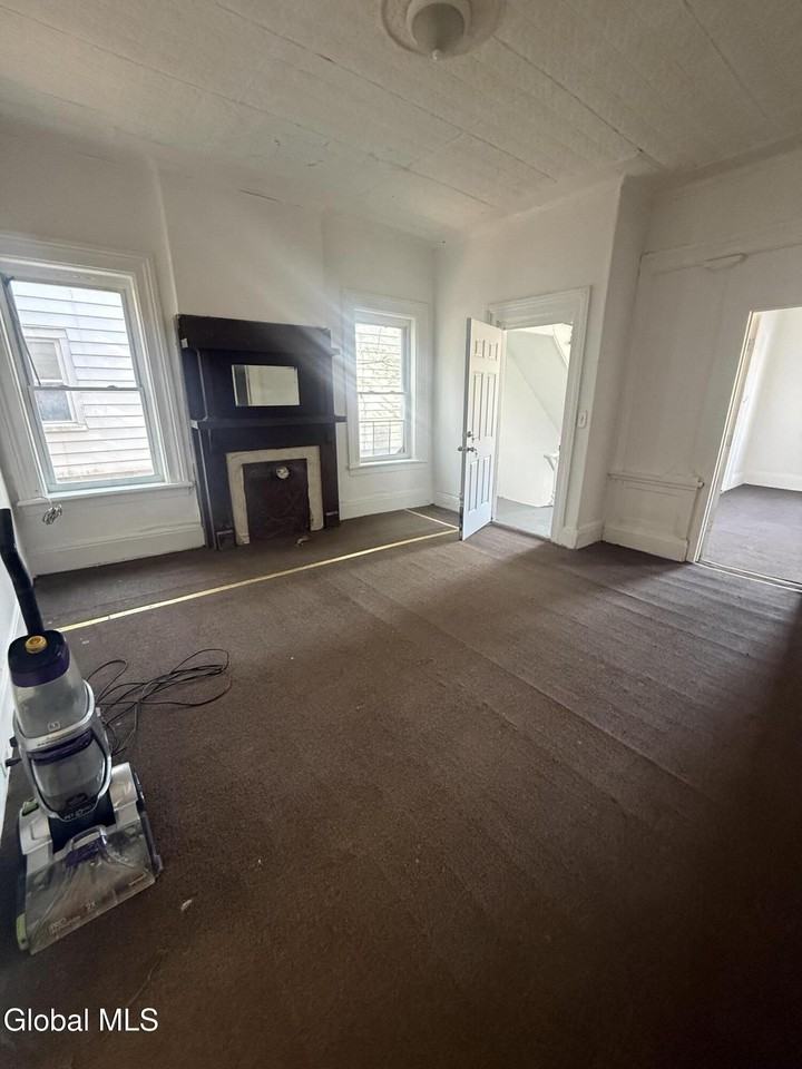 486 4th St - Photo 5 of 26
